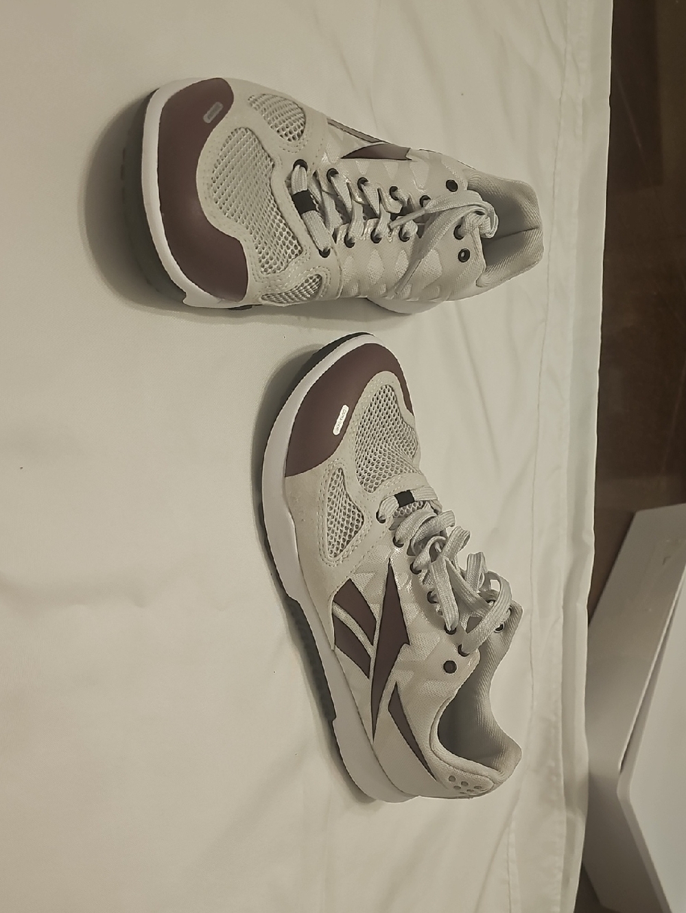 Reebok Men's Beige and Burgundy Athletic Sneakers